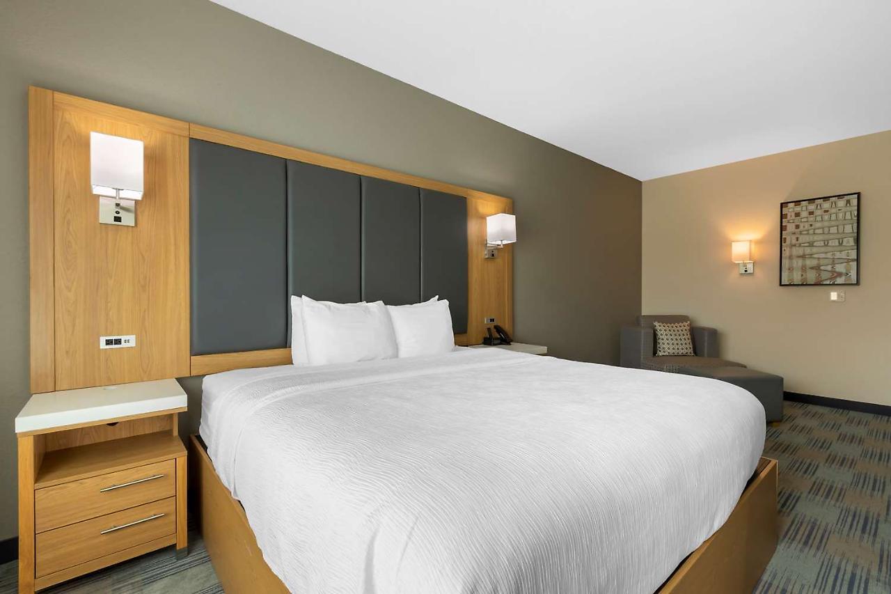 La Quinta Inn & Suites By Wyndham Coralville Iowa City Екстер'єр фото